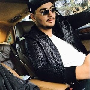 Meet your Posher, Nicolae-lucian